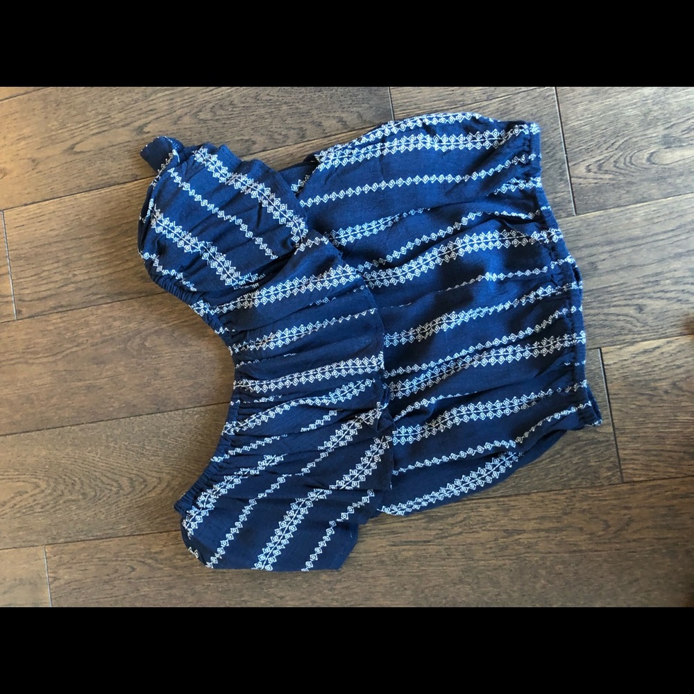 Crop top blue & white, can be worn on/off shoulder